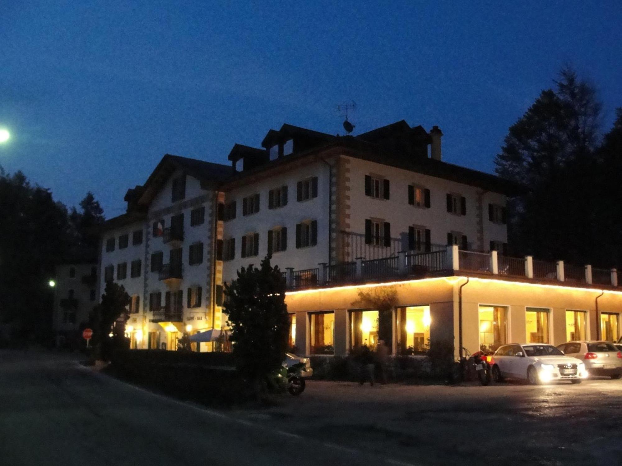 Hotel Du Lac Parc & Residence 拉瓦罗内 外观 照片