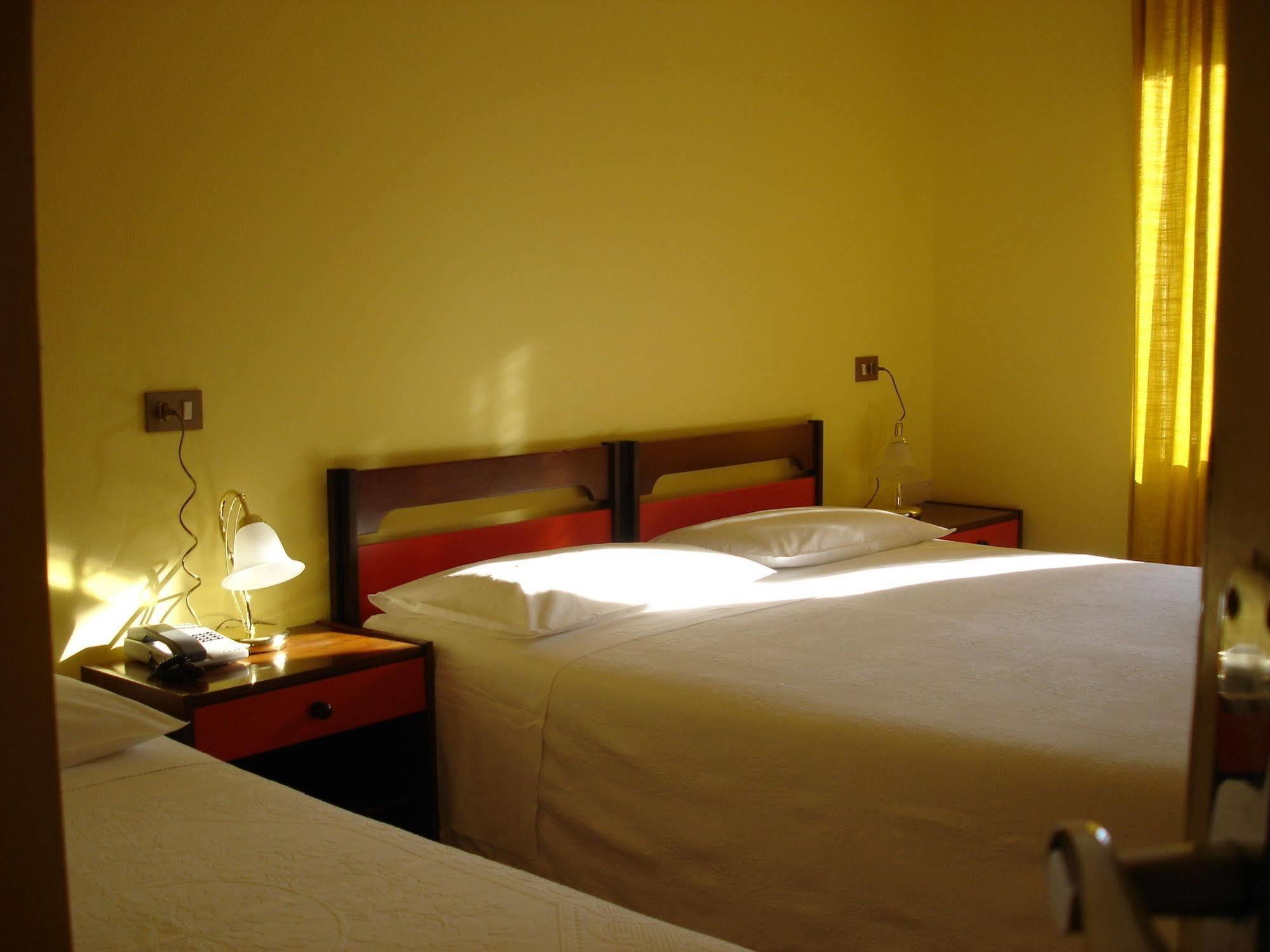 Hotel Du Lac Parc & Residence 拉瓦罗内 外观 照片