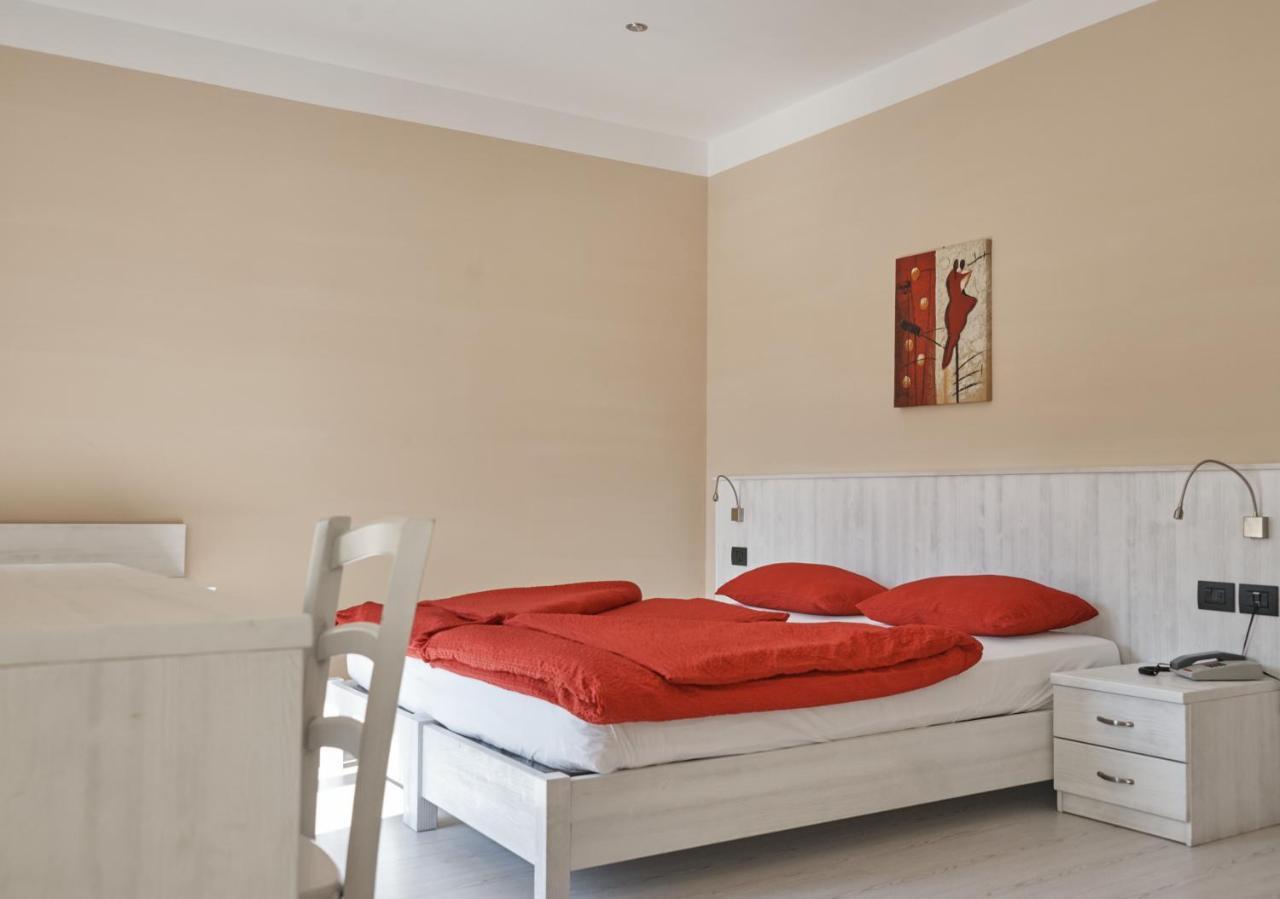 Hotel Du Lac Parc & Residence 拉瓦罗内 外观 照片